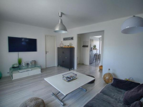 Ajaccio: Appartement 3 Pièces, Terrasse, Clim, Parking, Internet, Proche Centre et Commerces - FR-1-61-528